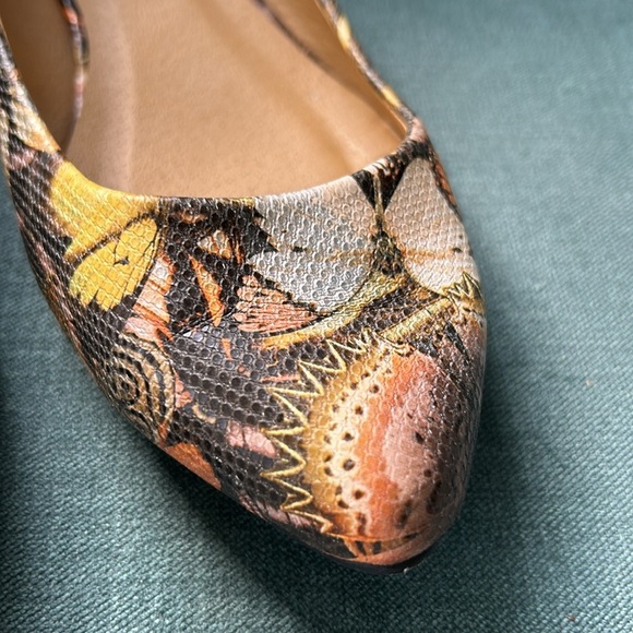 Butterfly pattern flats​ - Picture 2 of 6